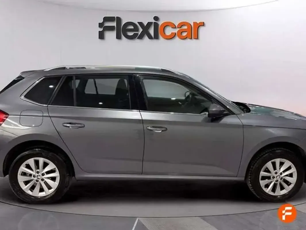 Usado Skoda Kamiq Selection 95 CV (69 kW) 2024 Gris SUV