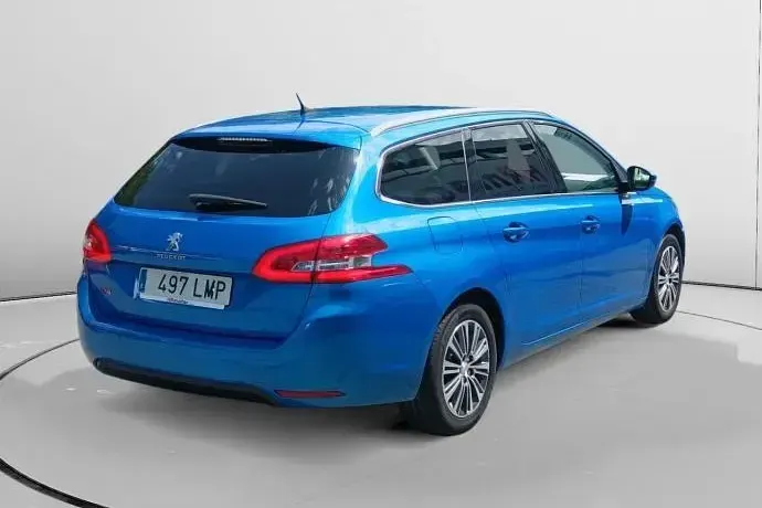 Usado Peugeot 308 SW Allure 132 CV (97 kW) 2021 Azul Familiar