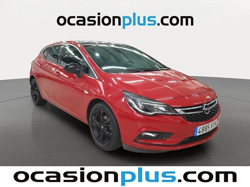 Usado Opel Astra Dynamic 110 CV (80 kW) 2019 Rojo Berlina