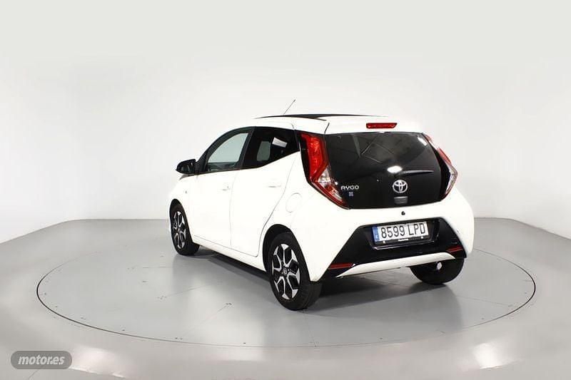 Blanco Usado 2021 Toyota Aygo X-play Utilitario | 13.000 € (Un poco caro) - Imagen 1/4