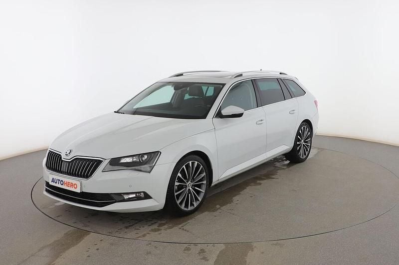 Usado Skoda Superb LAURIN & KLEMENT 190 CV (139 kW) 2016 Blanco Familiar