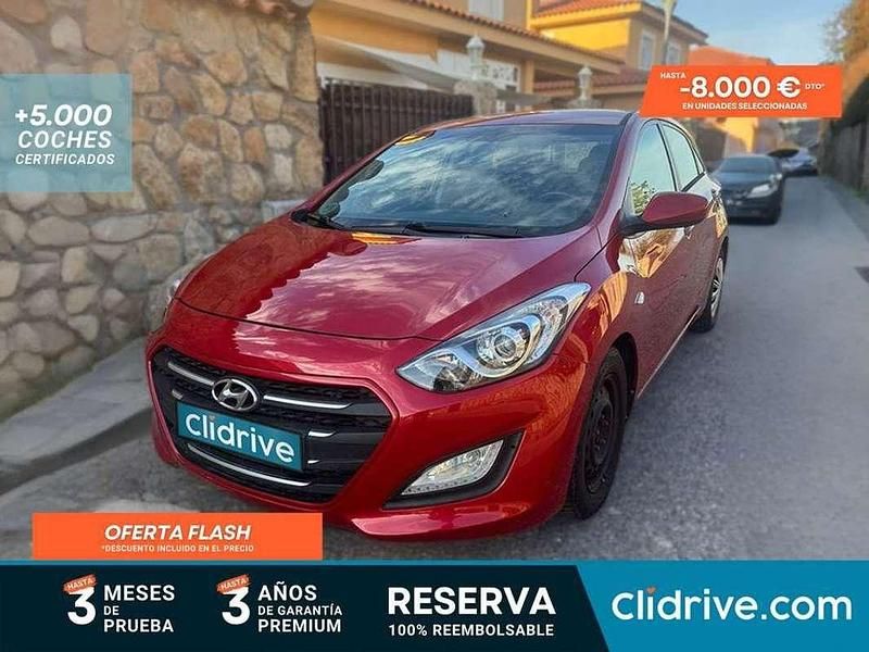 Usado Hyundai i30 110 HP (80 kW) 2015 Vermelho Sedan