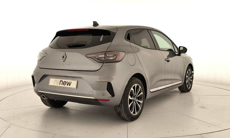 Begagnad Renault Clio V Techno 100 HK (73 kW) 2025 Grå Sedan