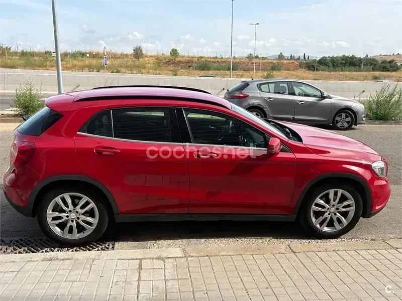 Usado Mercedes GLA220 Style 177 CV (130 kW) 2016 Rojo SUV