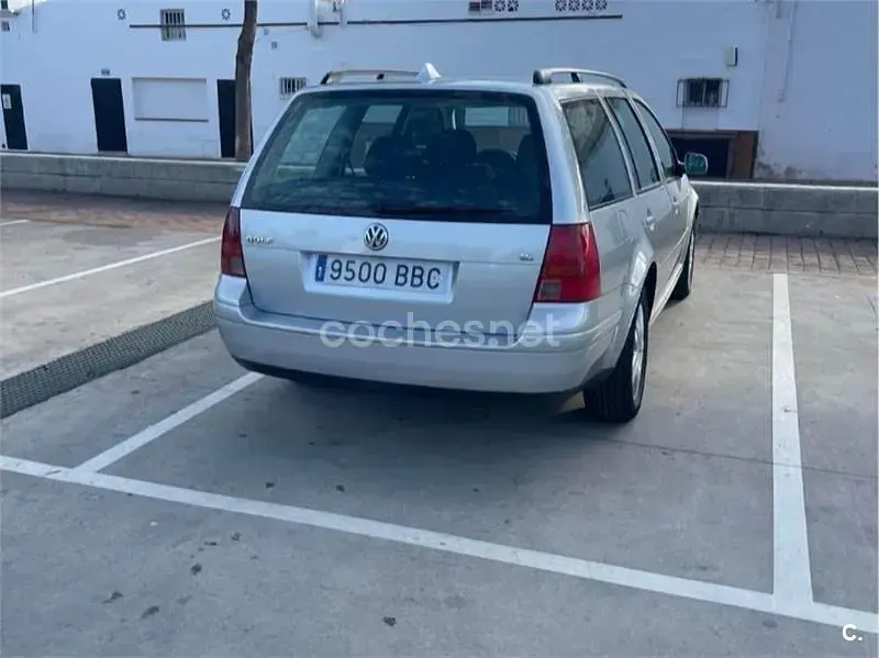 Usado VW Golf IV Highline 100 CV (73 kW) 2000 Gris / plata Familiar