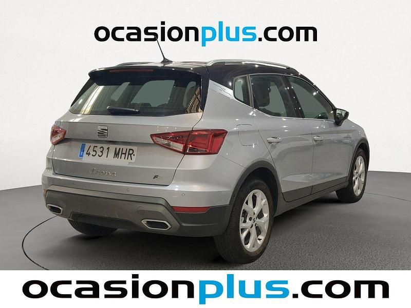 Usado Seat Arona FR 110 CV (80 kW) 2023 Gris plata SUV