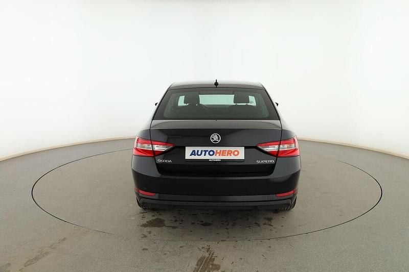 Usado Skoda Superb Ambition 150 HP (110 kW) 2017 Preto Sedan