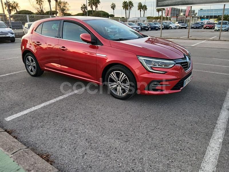 Usado Renault Mégane IV Zen 115 CV (84 kW) 2022 Rojo Berlina