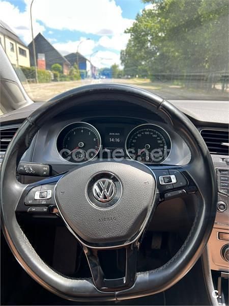 Usado VW Golf VII Edition 105 CV (77 kW) 2014 Rojo Berlina