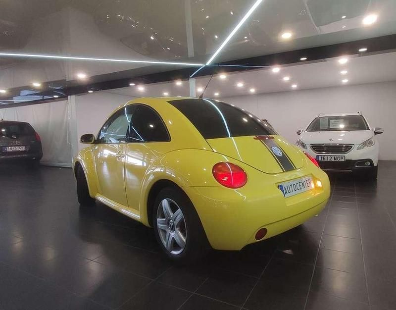 Usado VW Beetle 114 CV (83 kW) 2005 Amarillo Utilitario