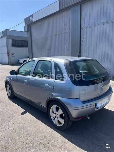 Usado Opel Corsa 75 CV (55 kW) 2004 Gris / plata Utilitario