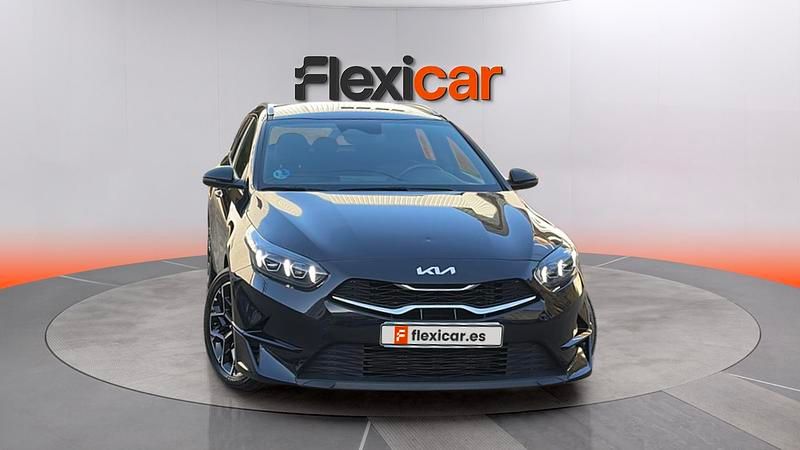Usado Kia Ceed Style 100 CV (73 kW) 2025 Negro Utilitario