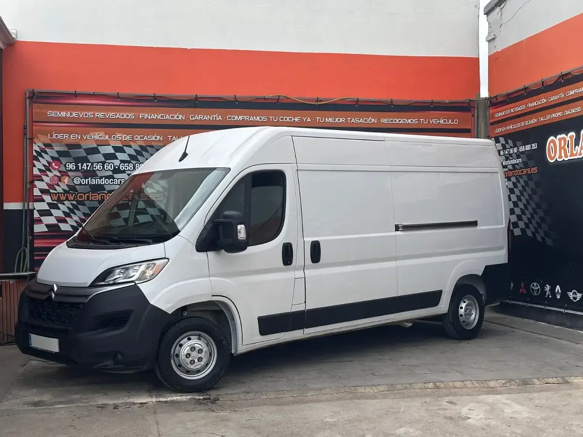 Usado Citroën Jumper 165 CV (121 kW) 2023 Blanco Monovolumen