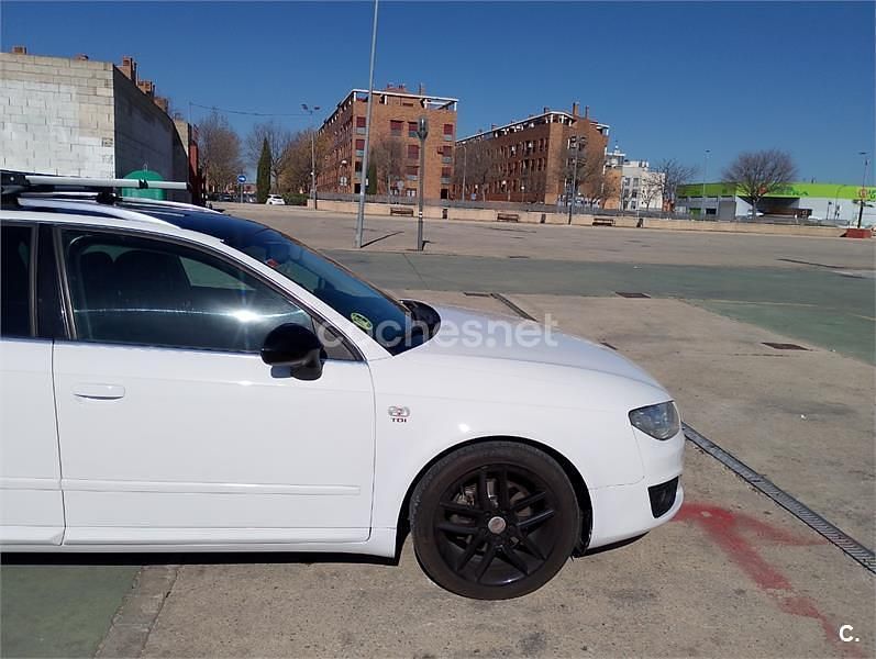 Usado Seat Exeo Ecomotive 143 CV (105 kW) 2011 Blanco Familiar