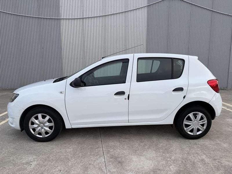 Usado Dacia Sandero Ambiance 75 CV (55 kW) 2015 Blanco Utilitario