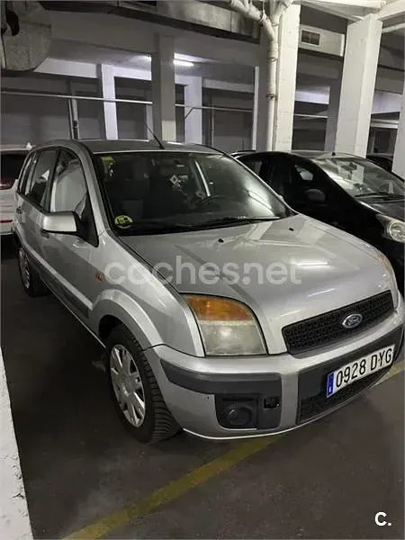 Usado Ford Fusion Trend 68 CV (50 kW) 2006 Gris / plata Utilitario
