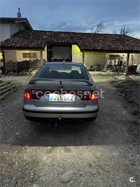 Usado Seat Toledo Stella 110 CV (80 kW) 2004 Beige Berlina