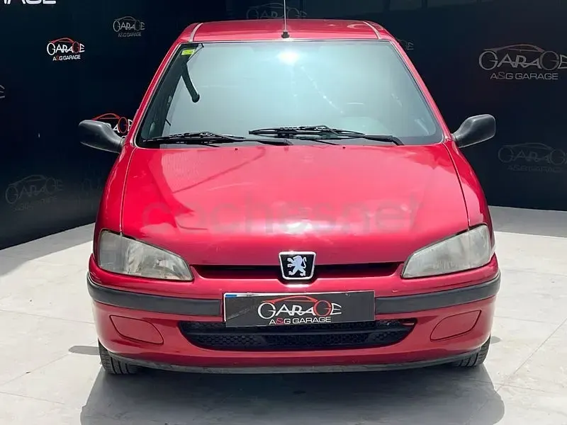 Usado Peugeot 106 60 CV (44 kW) 2001 Granate Utilitario
