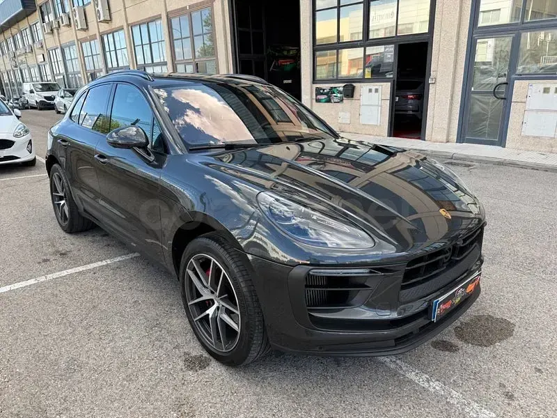 Usado Porsche Macan S 381 CV (280 kW) 2022 Gris / plata SUV