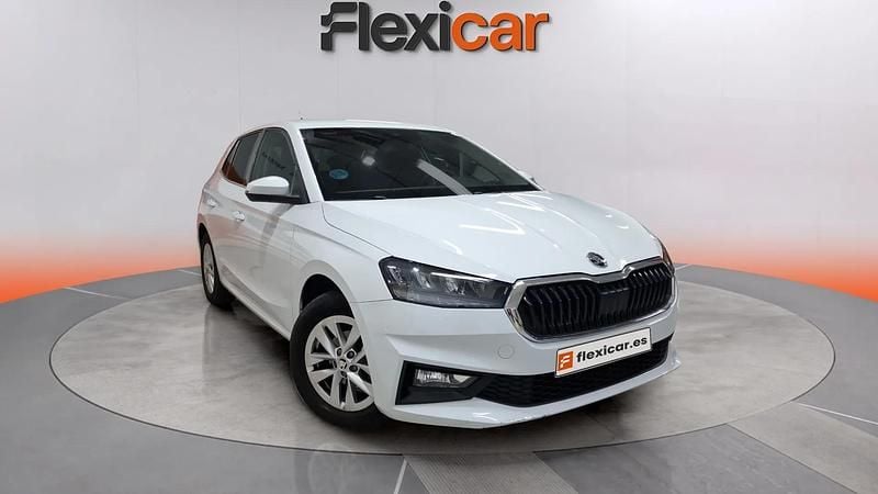 Usado Skoda Fabia Selection 95 CV (69 kW) 2024 Blanco Utilitario