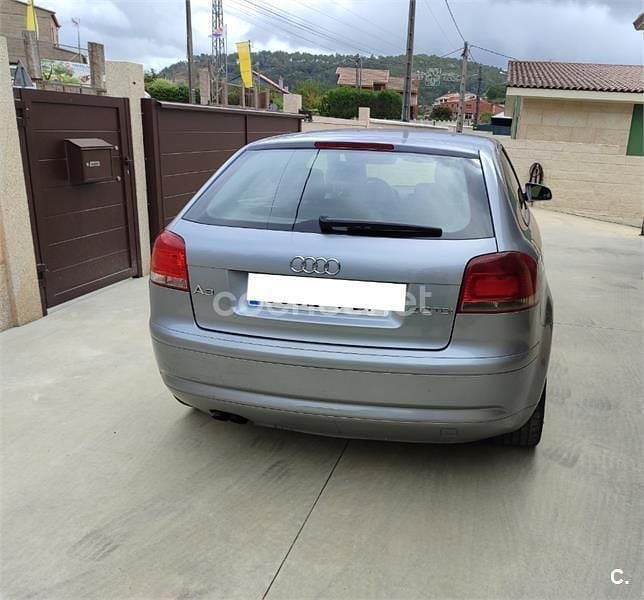 Gris / plata Usado 2006 Audi A3 Attraction Berlina | 5000 € (Precio justo) - Imagen 1/4