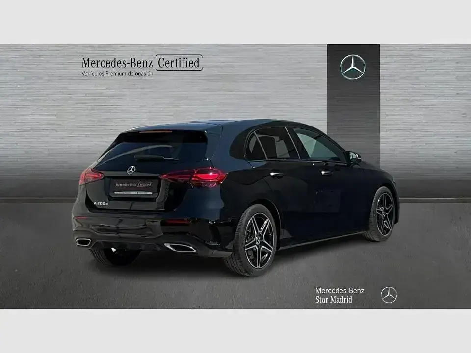 Usado Mercedes A200 150 CV (110 kW) 2025 Negro cosmos Berlina
