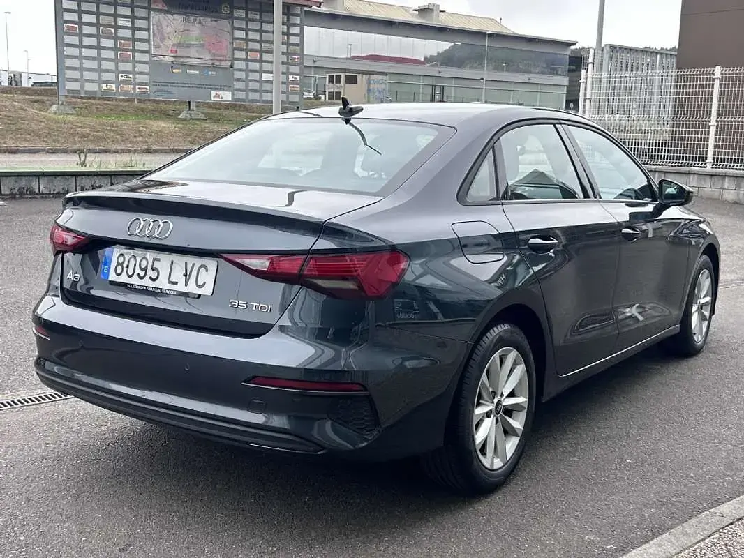 Usado Audi A3 Advanced 150 CV (110 kW) 2021 Gris Berlina