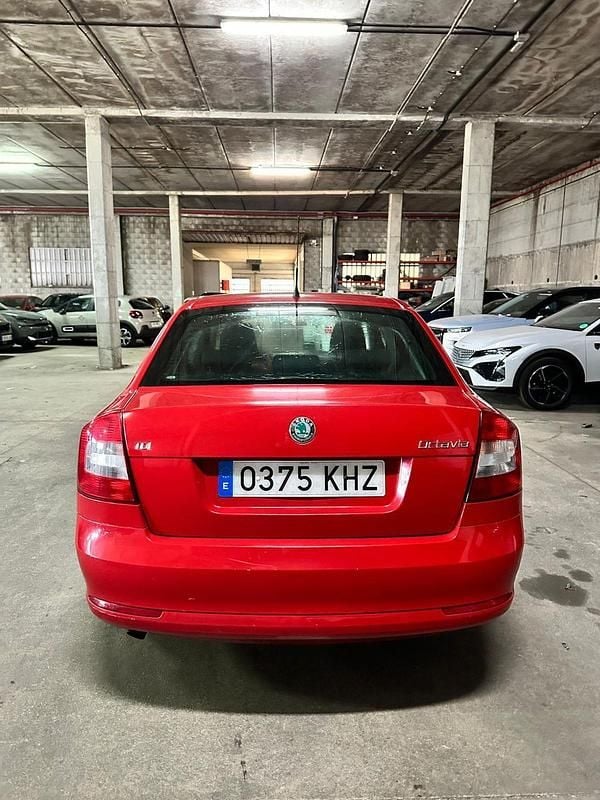 Usado Skoda Octavia Style 115 CV (84 kW) 2018 Rojo Berlina