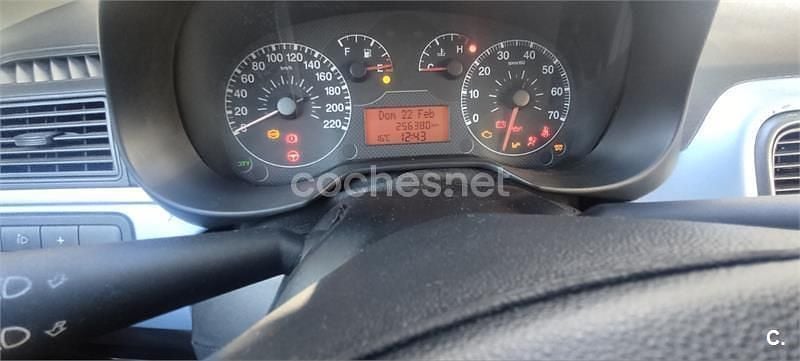 Usado Fiat Grande Punto Dynamic 75 CV (55 kW) 2007 Gris / plata Utilitario