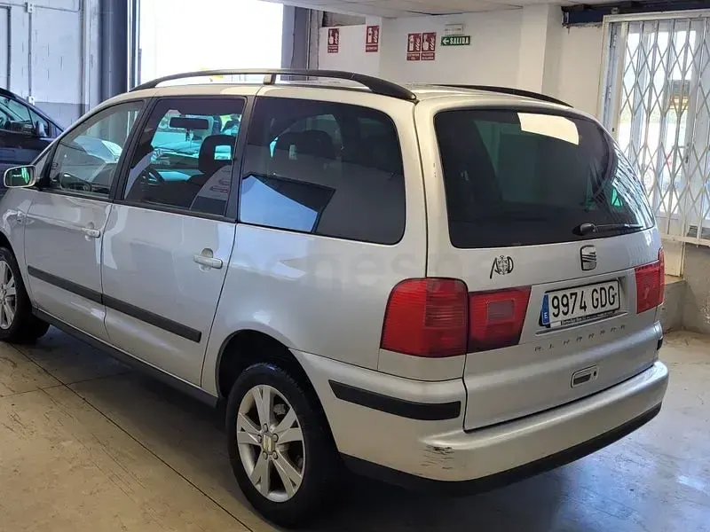Usado Seat Alhambra Reference 115 CV (84 kW) 2008 Gris / plata Monovolumen