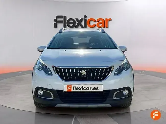 Usado Peugeot 2008 Active 100 CV (73 kW) 2019 Blanco SUV