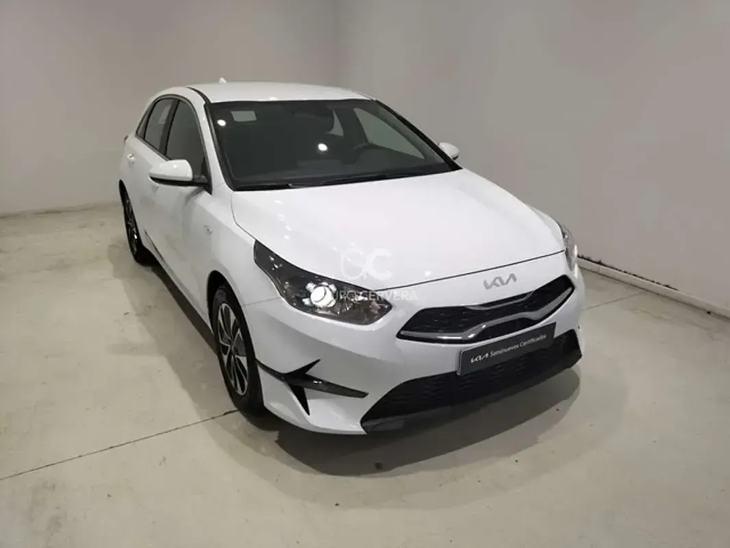 Usado Kia Ceed 101 CV (74 kW) 2025 Blanco Utilitario