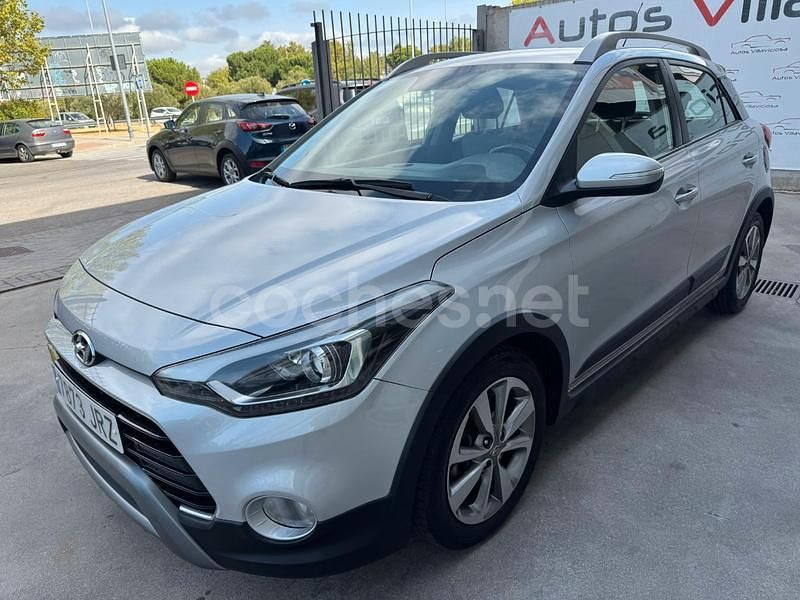 Usado Hyundai i20 Active 100 CV (73 kW) 2016 Gris / plata Berlina