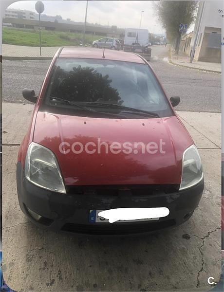 Rojo Usado 2002 Ford Fiesta Trend Berlina | 2999 € (Un poco caro) - Imagen 1/1