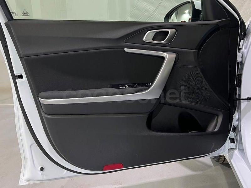 Usado Kia Ceed 100 CV (73 kW) 2024 Blanco Utilitario