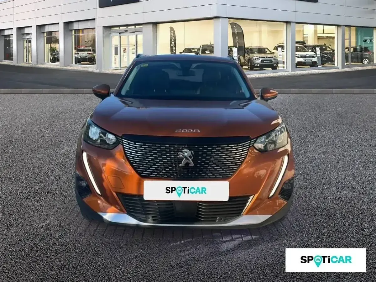 Usado Peugeot 2008 Allure 130 CV (95 kW) 2020 Naranja SUV