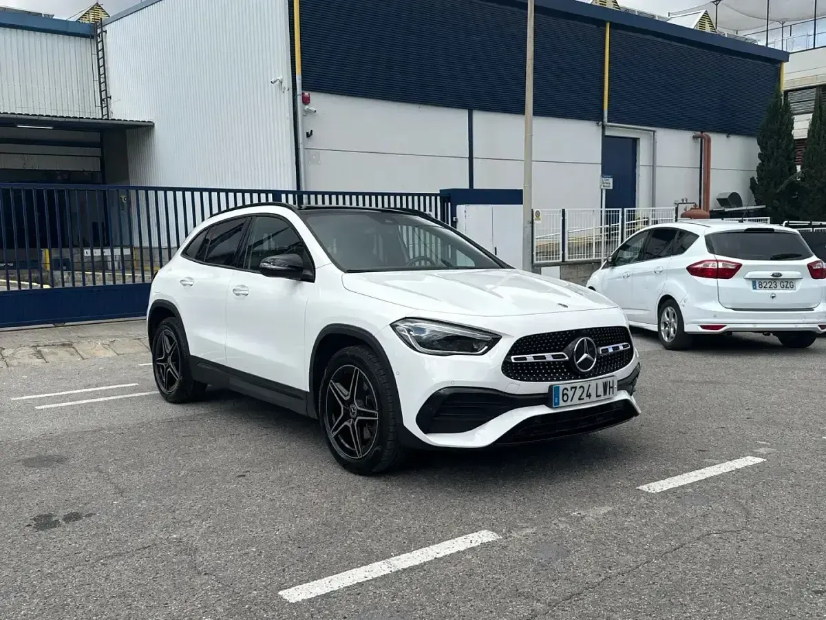 Usado Mercedes GLA250 218 CV (160 kW) 2022 Blanco polar SUV