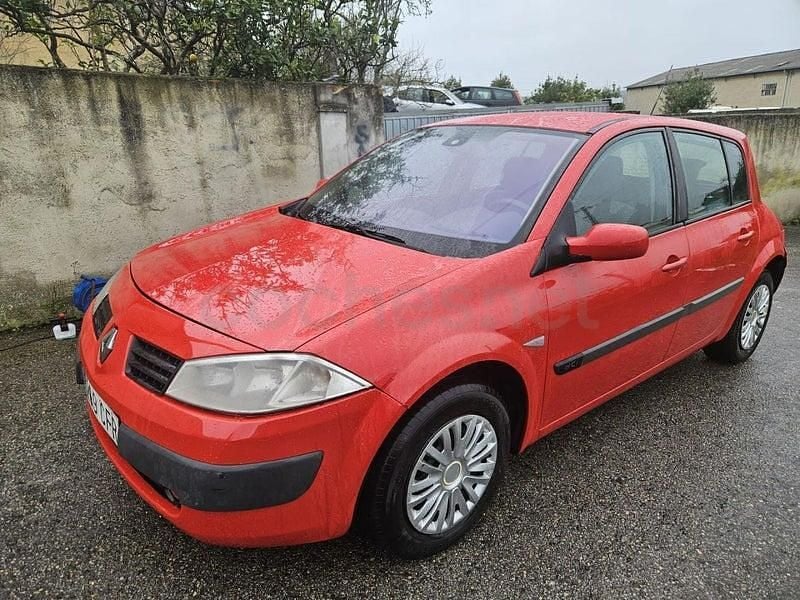 Usado Renault Mégane II Dynamique 100 CV (73 kW) 2003 Rojo Berlina