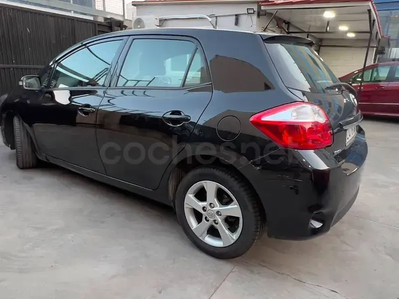 Usado Toyota Auris Luna 90 CV (66 kW) 2010 Negro Utilitario