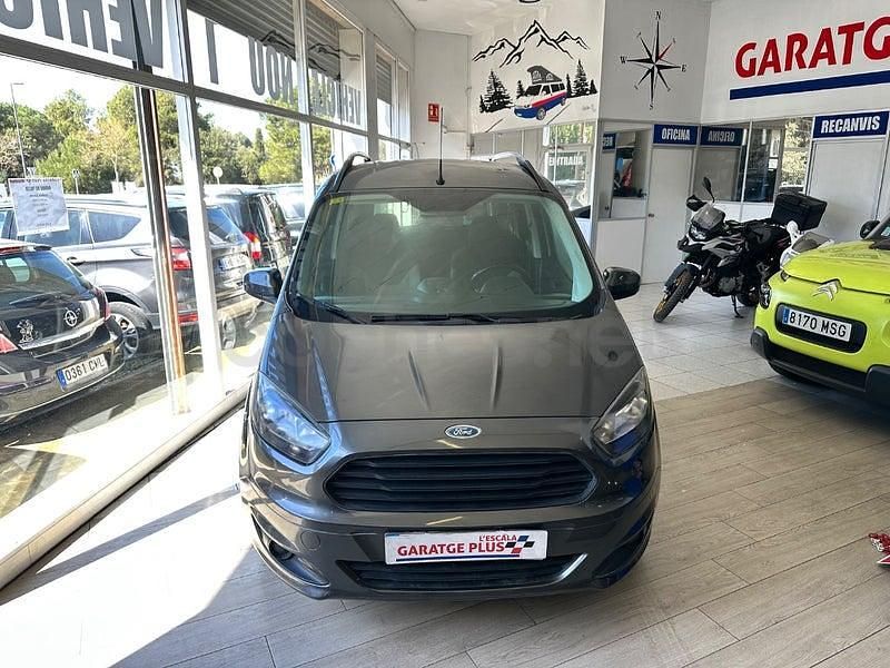 Usado Ford Tourneo Courier Trend 100 CV (73 kW) 2017 Gris / plata Monovolumen