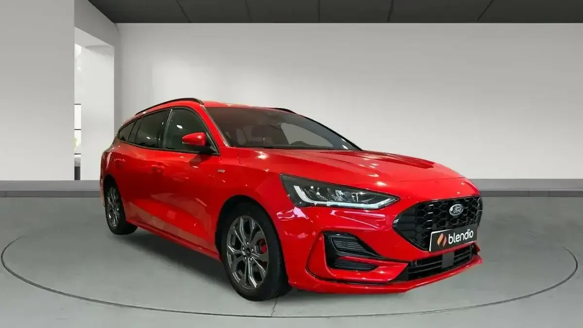 Usado Ford Focus ST-Line 125 CV (91 kW) 2024 Rojo Familiar