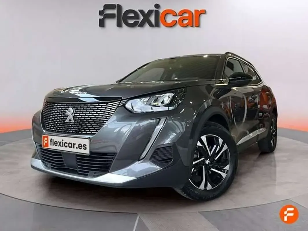 Usado Peugeot 2008 Active 101 CV (74 kW) 2023 Gris SUV