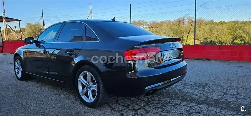 Usado Audi A4 143 CV (105 kW) 2012 Negro Berlina
