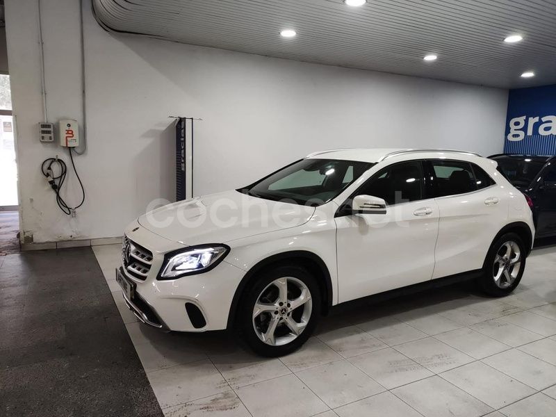 Usado Mercedes GLA180 122 CV (89 kW) 2019 Blanco SUV