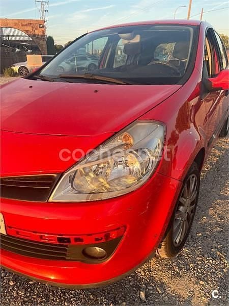Usado Renault Clio II Rip Curl 85 CV (62 kW) 2007 Rojo Berlina