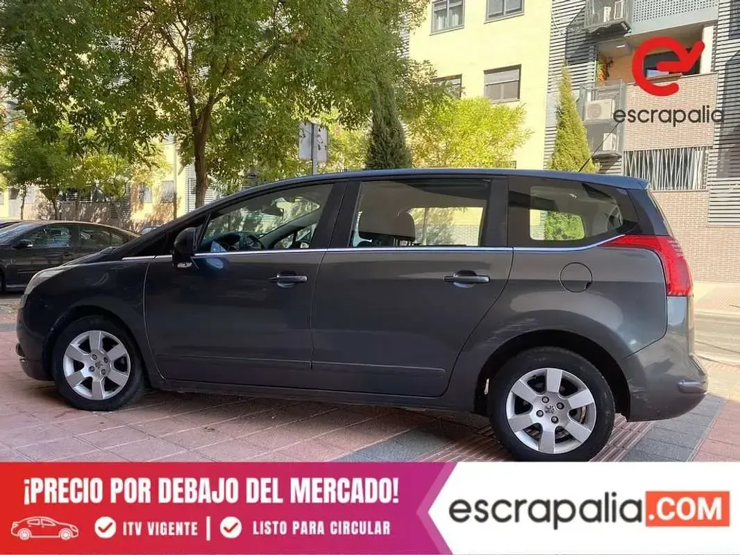 Usado Peugeot 5008 Active 120 CV (88 kW) 2011 Negro Monovolumen