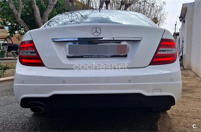 Usado Mercedes C180 AMG line 156 CV (114 kW) 2014 Blanco Berlina