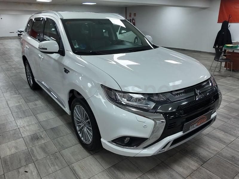 Usado Mitsubishi Outlander P-HEV 224 CV (164 kW) 2019 Blanco SUV