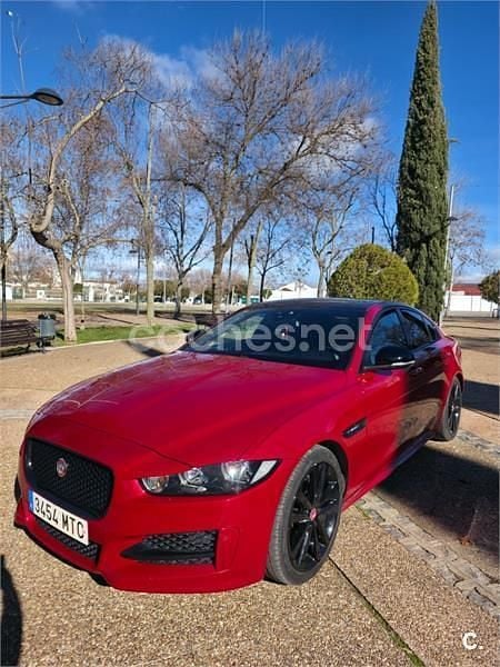 Usado Jaguar XE R-Sport 180 CV (132 kW) 2016 Rojo Berlina