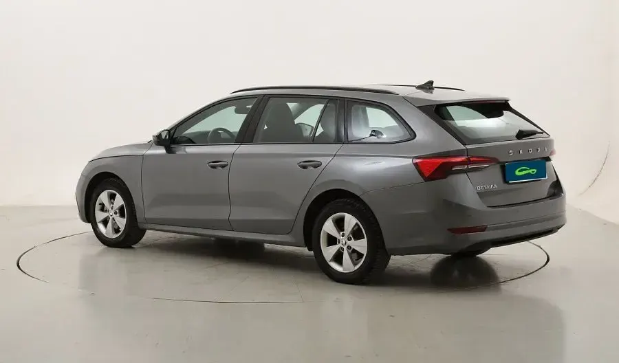 Usado Skoda Octavia Ambition 115 CV (84 kW) 2022 Familiar